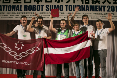 自立型優勝のラトビアチーム